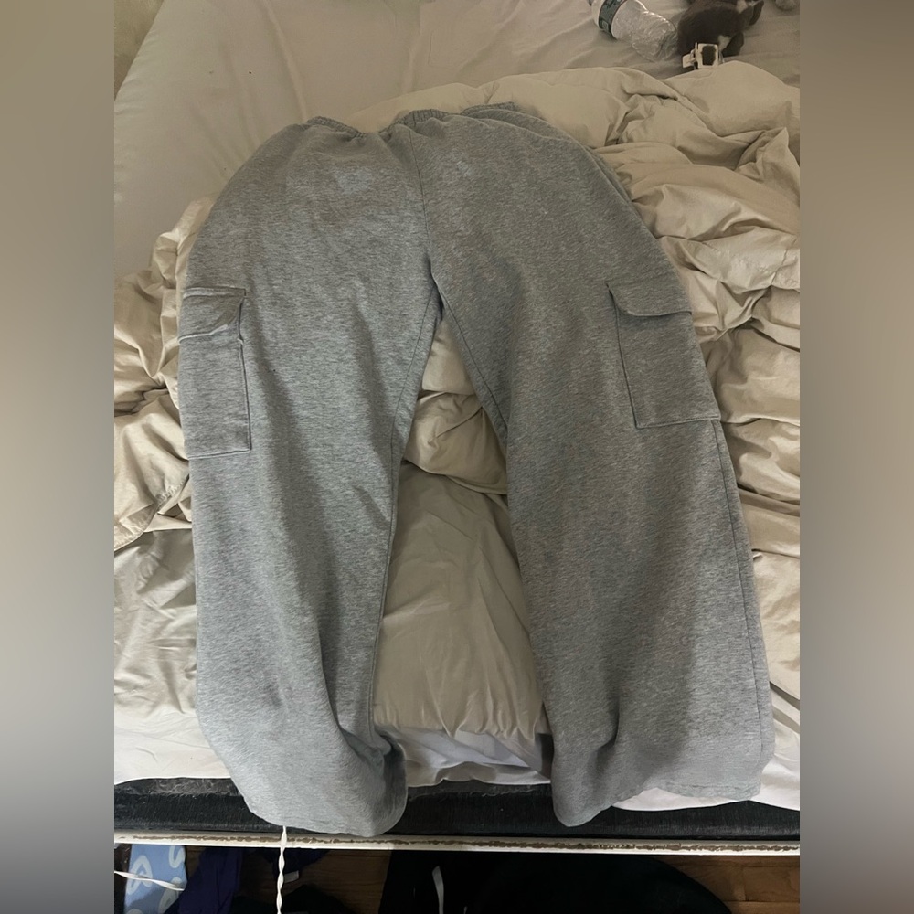 Brandy Melville wide leg cargo sweatpants